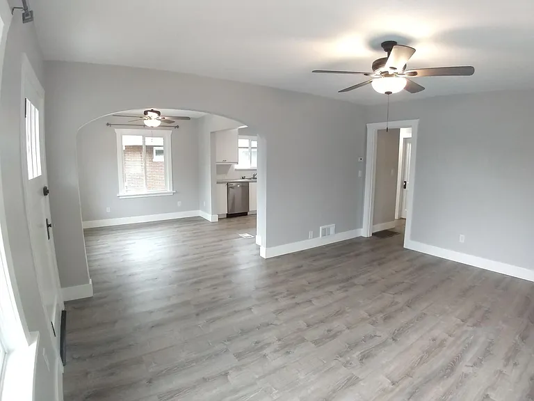 427 E Center St — Photo 1