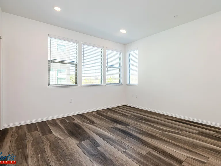 6818 Chroma Ct — Photo 7
