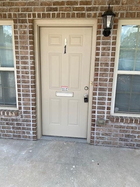 1st image of 850 Tracy Ln APT 1
