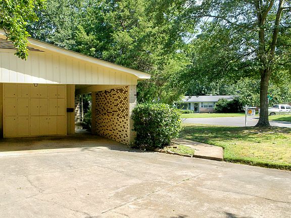 4th image of 1554 Pine Manor Dr