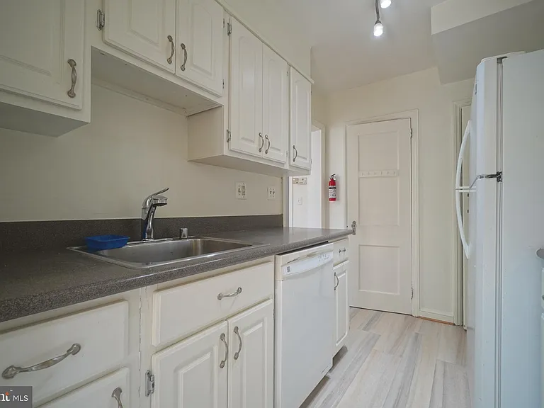 2161 N Brandywine St — Photo 8