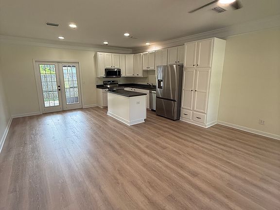 Dining area/kitchen