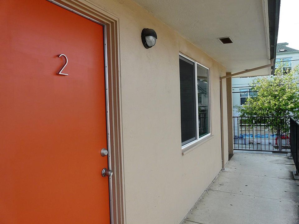 1st image of 221 Laurel St APT 2
