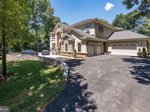 2nd image of 6806 Lupine Ln