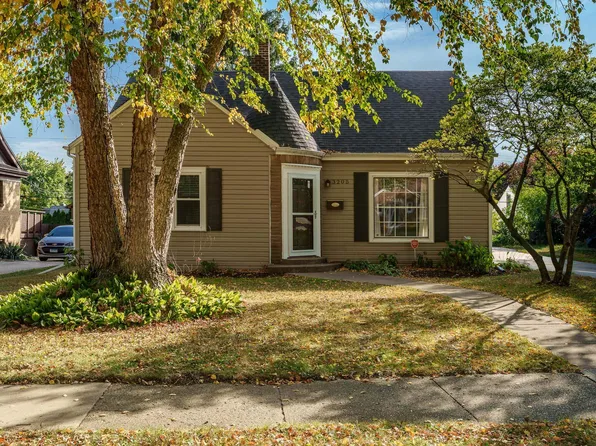 3205 Minnesota Dr, Rockford, IL 61108