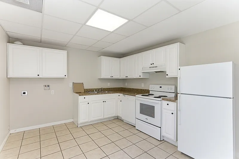 2 bed, 1.0 bath, $1,025 — Photo 3