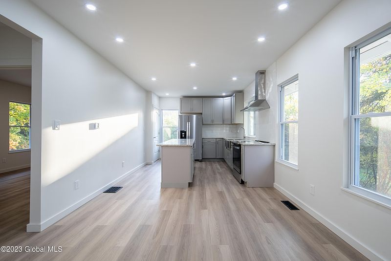 4th image of 301 Central Avenue
