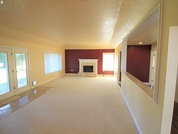 3rd image of 3174 Oakcrest Dr NW