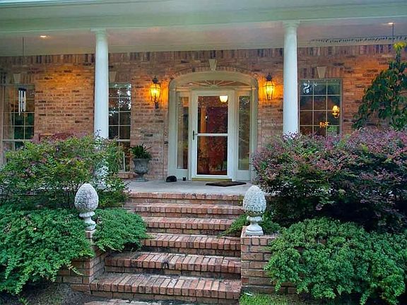 5th image of 19871 Oakmeadow Cir