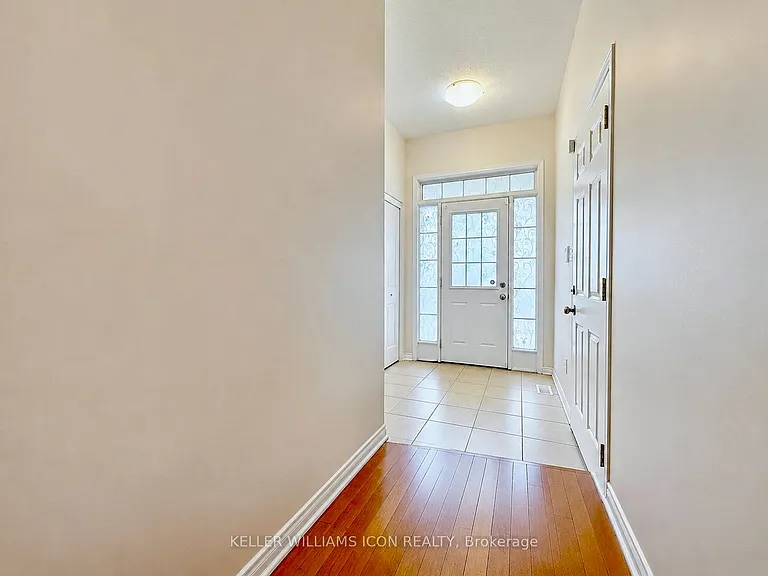 170 Laramie Cres — Photo 3