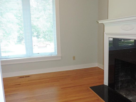 4th image of 2020 Orrington Ave