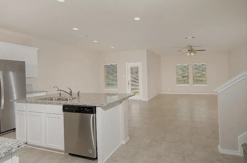 4 bed, 3.0 bath, 2239 sqft, $2,295 — Photo 2