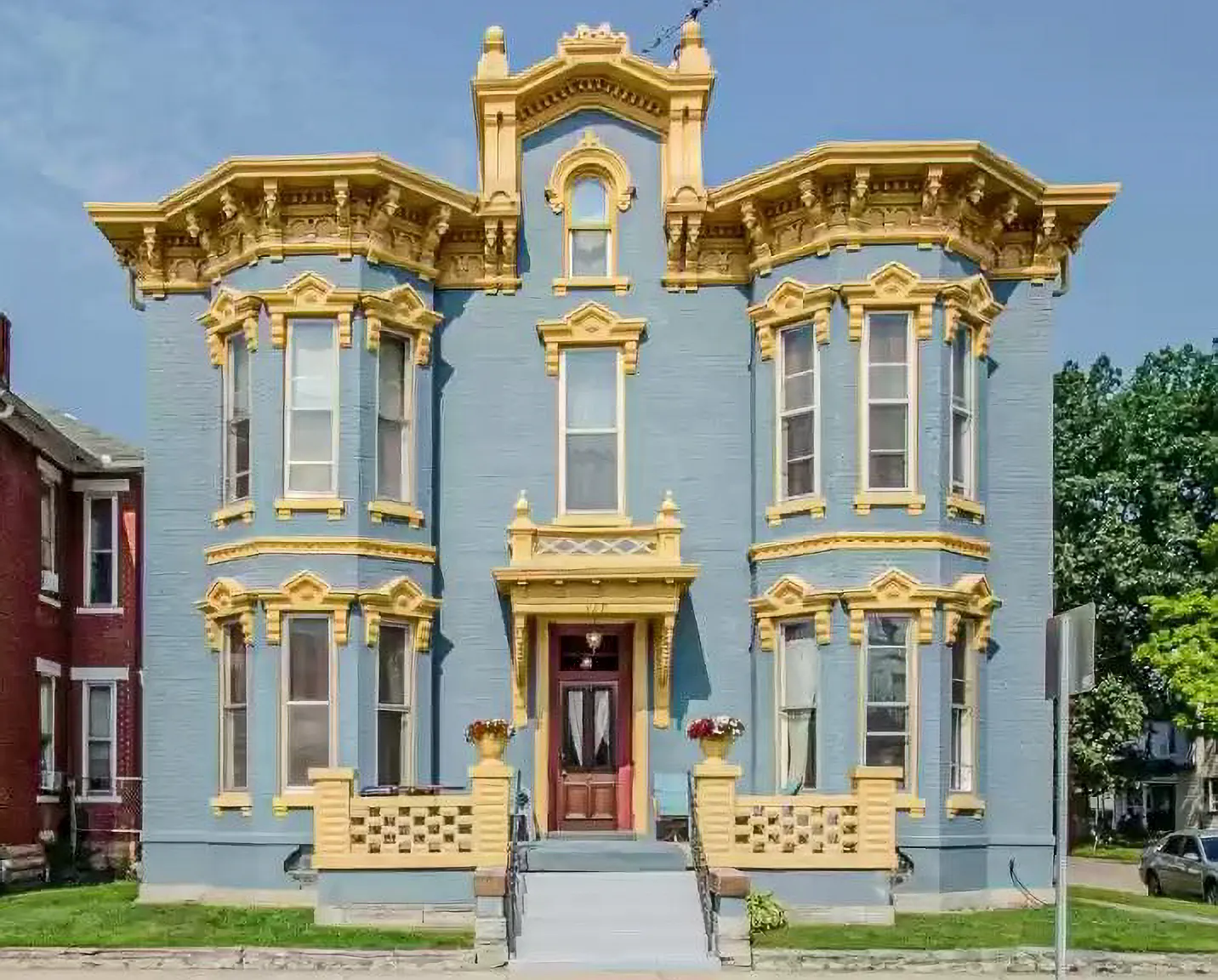 327 N Barron St — Photo 2