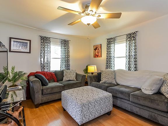 3rd image of 821 Shumway Ave