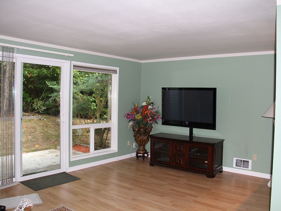1st image of 11416 105th Ct NE #302