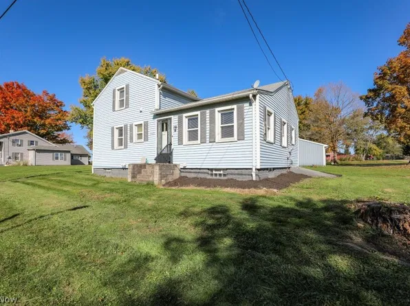 7595 Pontius St NE, Hartville, OH 44632