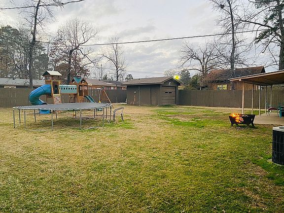 4th image of 3711 Belmont Ave
