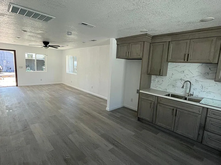 529 W Rimby Ave — Photo 15