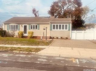114 E Granada Ave, Lindenhurst, NY 11757
