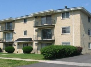 7809 Rutherford Ave APT 2NE, Burbank, IL 60459
