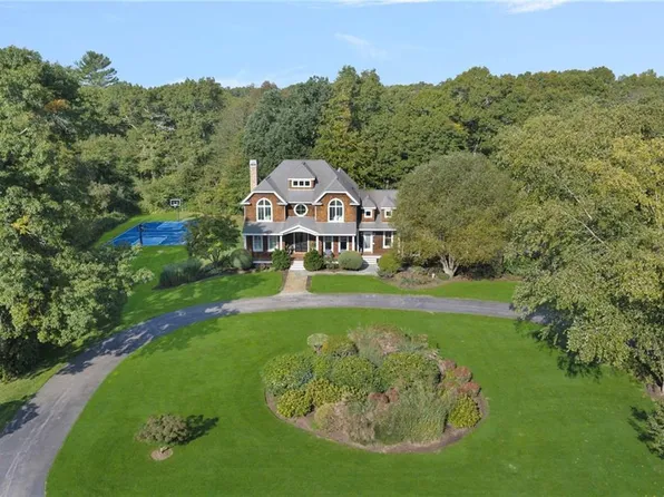 357 Congdon Dr, South Kingstown, RI 02879