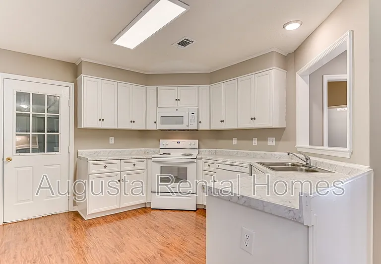208 Stonington Dr — Photo 22