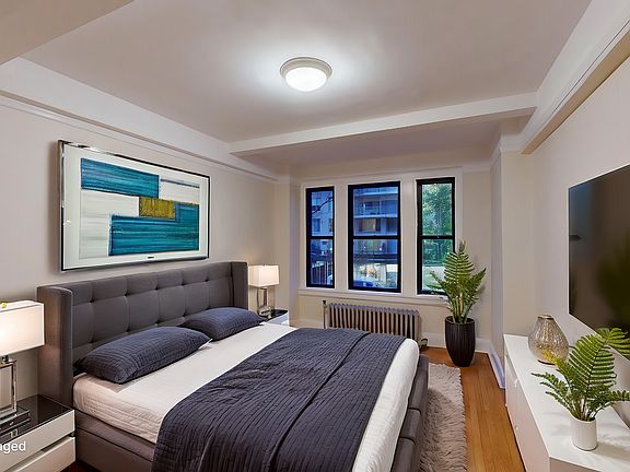 5th image of 210 E 68th St APT 5H