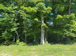 20 Double Eagle Dr, Charleston, WV 25314