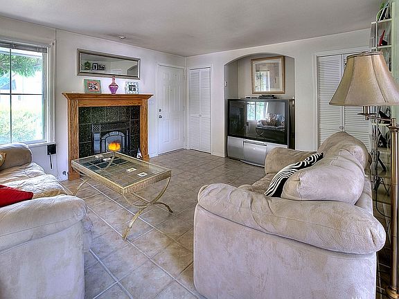 4th image of 423 123rd St S