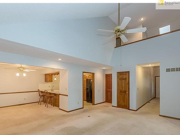 Open floorplan with vaulted ceilings and open upstairs walk-way