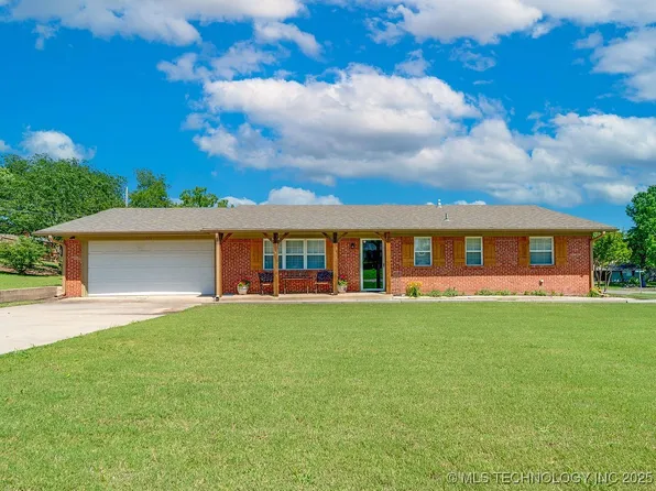 120 S Crownpoint Dr, Ada, OK 74820