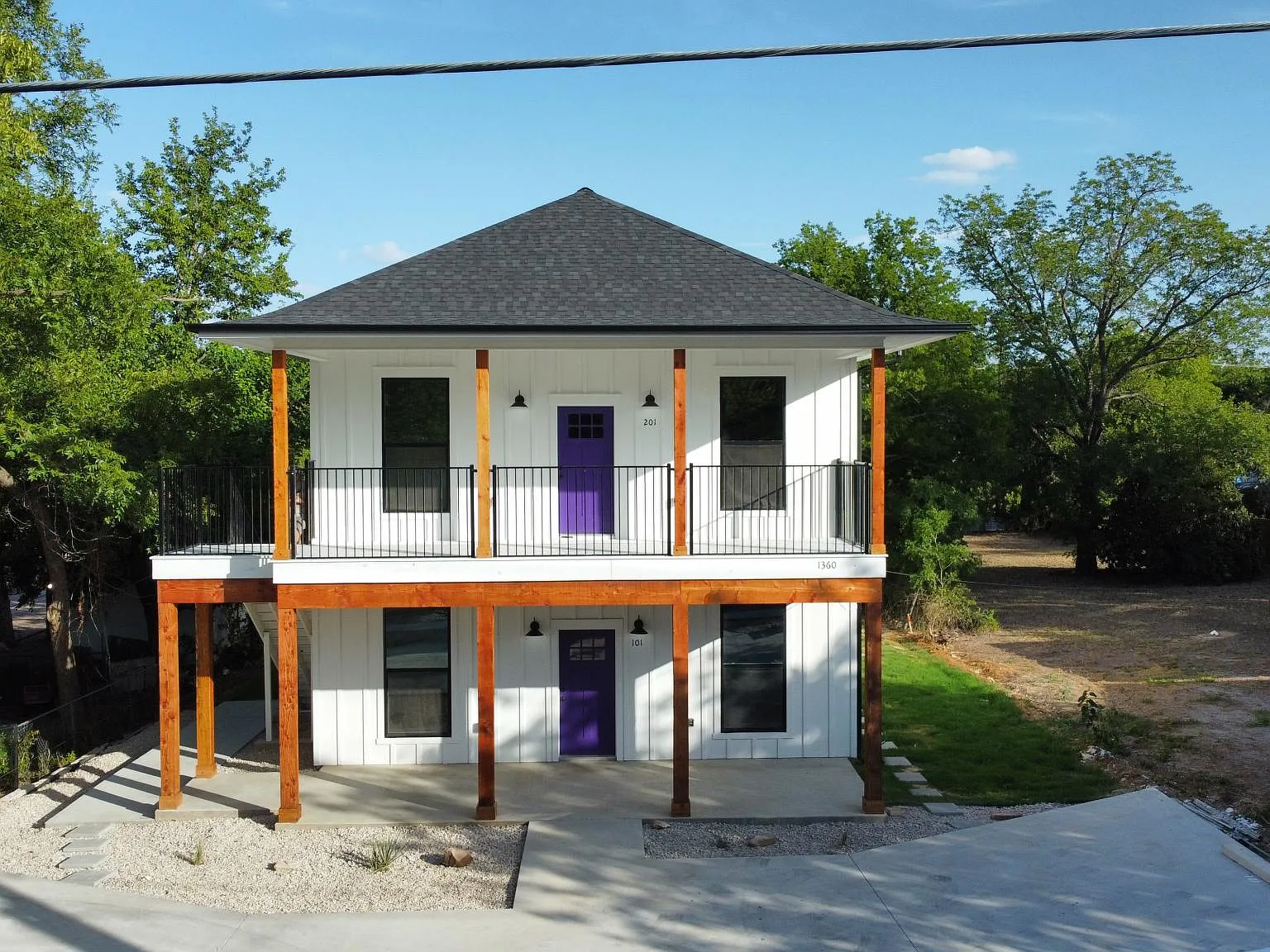 2 bed, 1000 sqft, $1,600 — Photo 1
