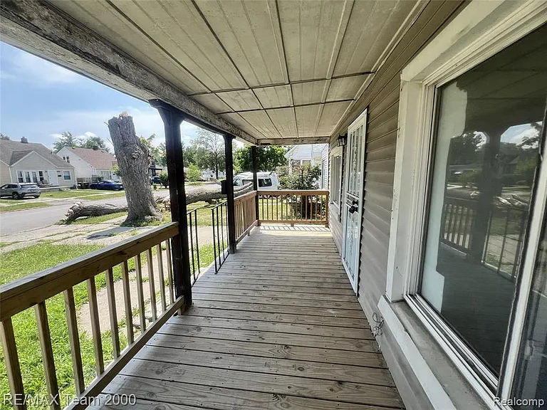 6895 Grandville Ave — Photo 21