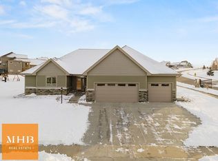 890 Raven Ct, Oregon, WI 53575