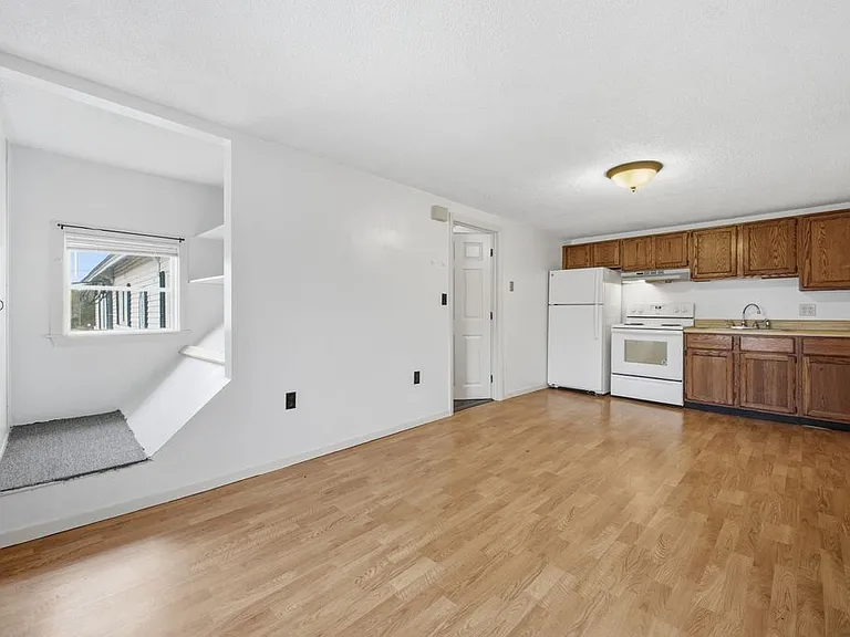155 Main St #4 — Photo 3