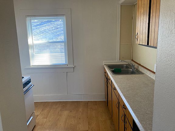 4th image of 136 Norton Ave #1