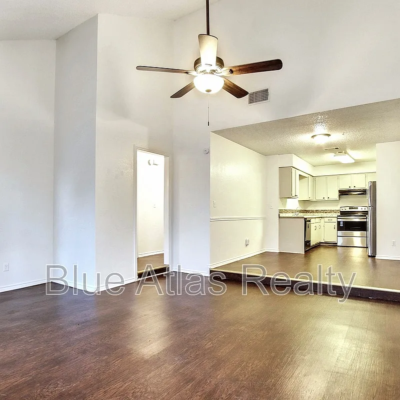 2 bed, 2.0 bath, 1050 sqft, $1,450 — Photo 4