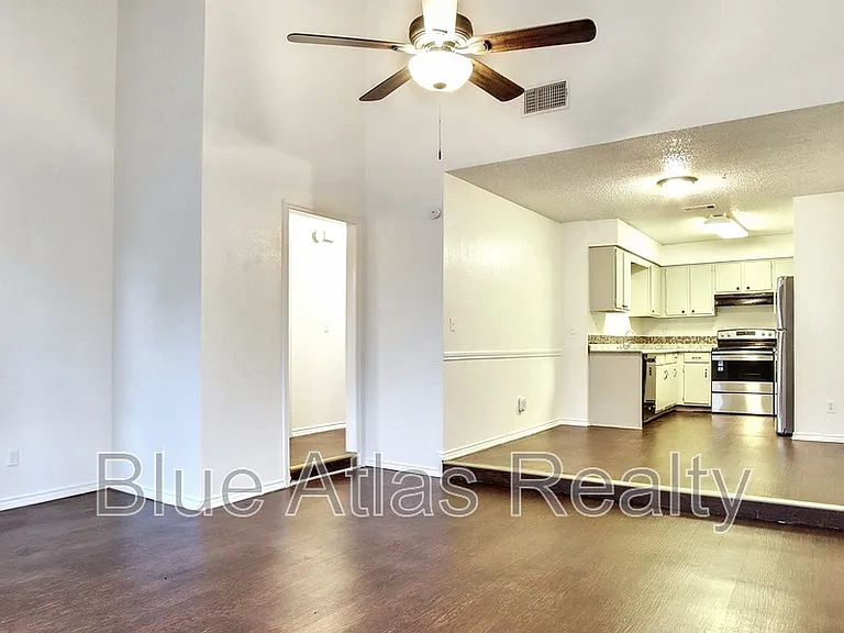 916 Hilltop Dr #B — Photo 4
