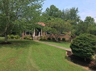 1617 Bobber Ct, La Grange, KY 40031