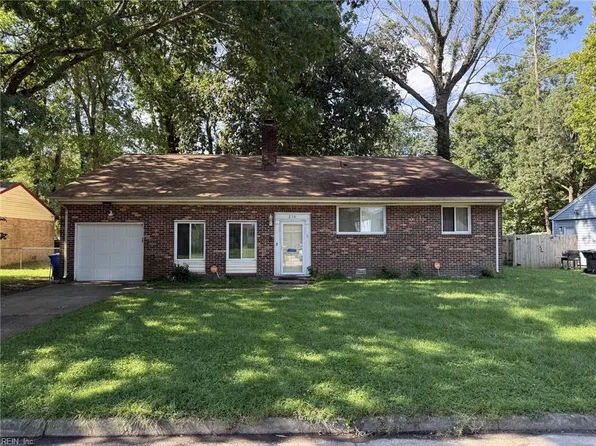 230 Longmeadow Dr, Newport News, VA 23601
