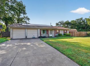 184 Oakhurst Dr, Bedford, TX 76022