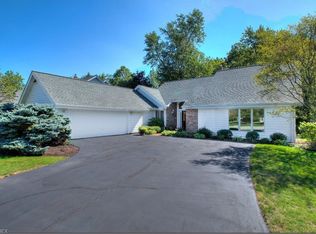 33640 Wellingford Ct, Solon, OH 44139