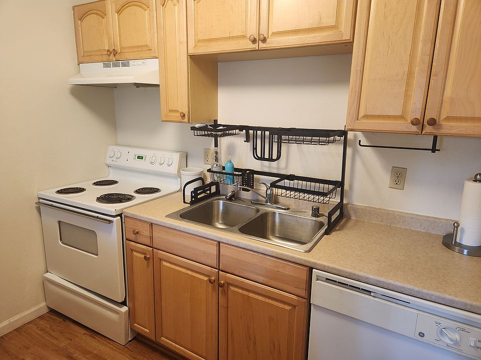 1st image of 872 Tanager St Unit 9