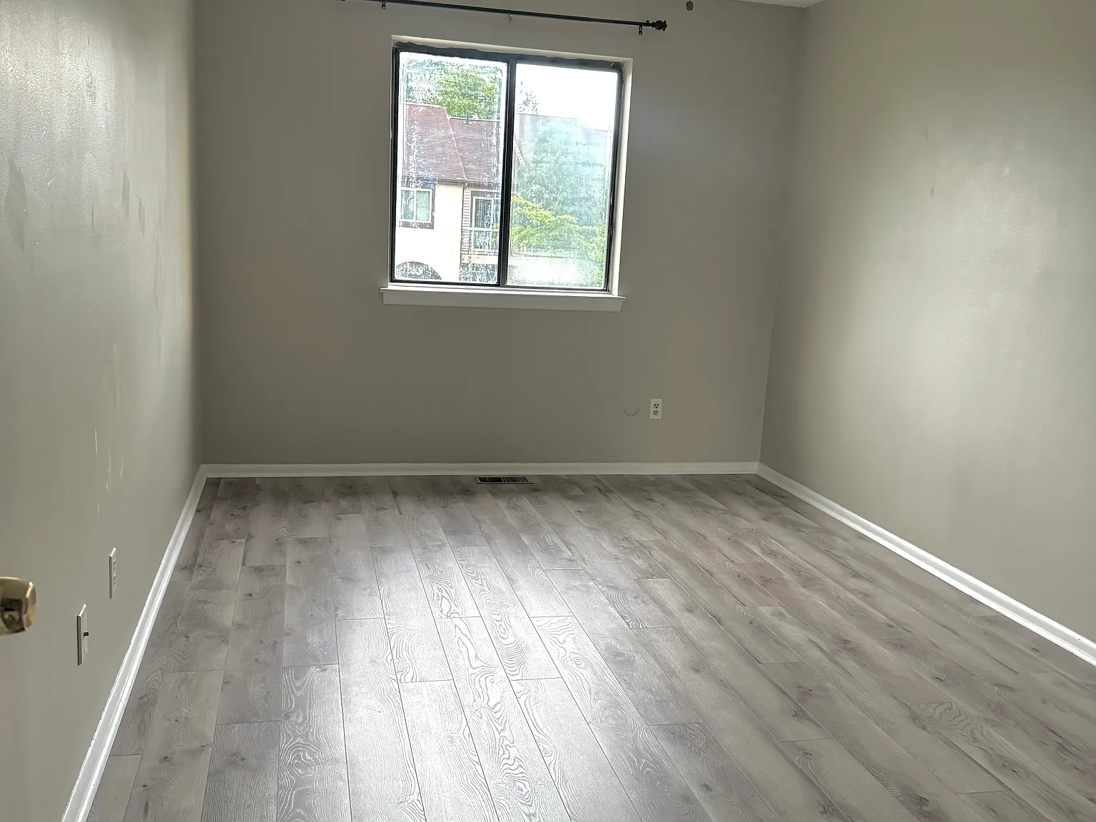 3 bed, 1.5 bath, 1469 sqft, $2,800 — Photo 2