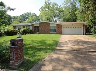 9654 Mesa Dr, Saint Louis, MO 63132