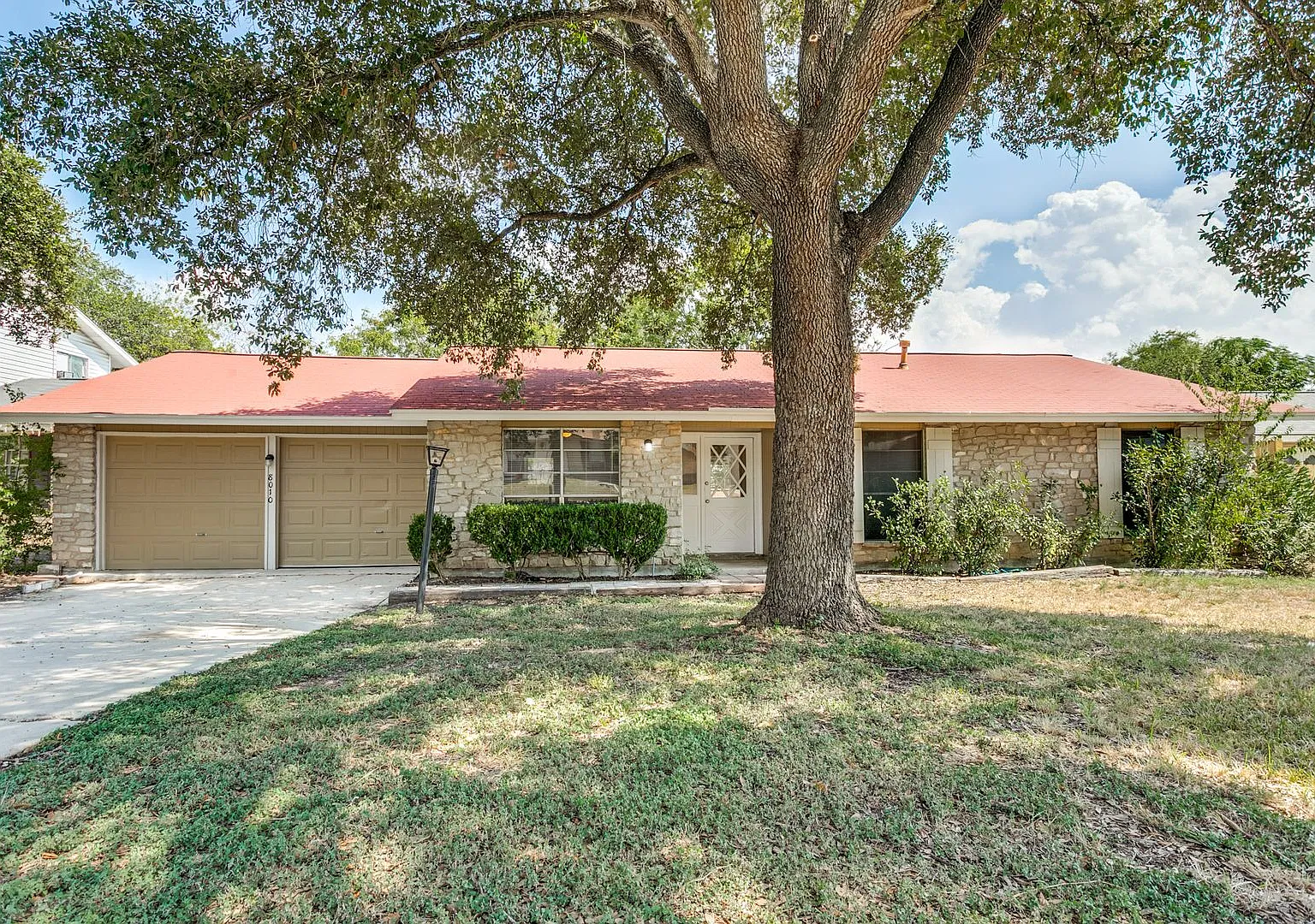 Renovated 4-Bedroom In Camelot, North East Isd — Photo 1