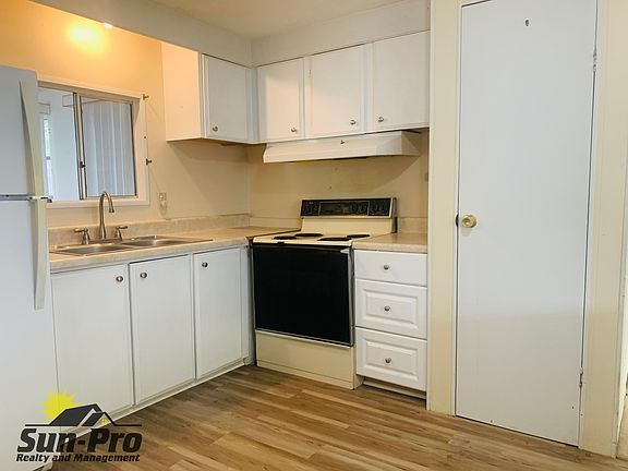 3rd image of 5225 Sydney St