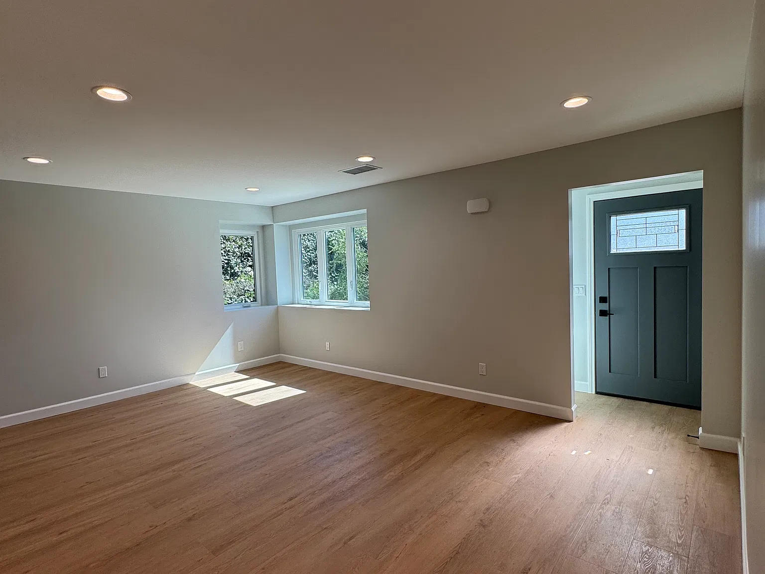 3 bed, 1548 sqft, $4,750 — Photo 2