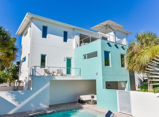 471 Island Cir, Sarasota, FL 34242