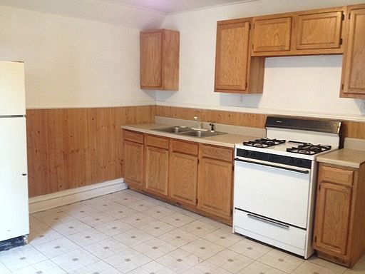 1st image of 954 Bates St SE #2